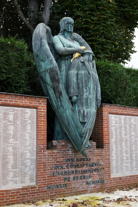 vue partielle du monument