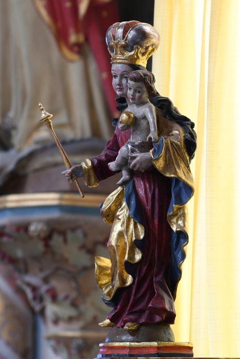 Statue : Vierge à l'Enfant