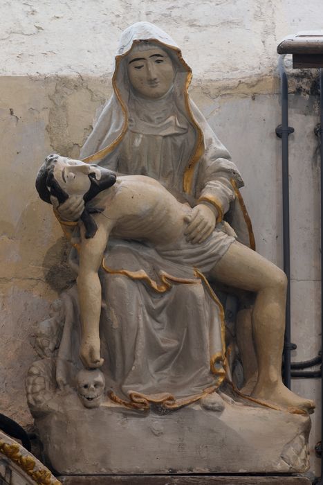 groupe sculpté : Vierge de Pitié - © Ministère de la Culture (France), Direction Régionale des Affaires Culturelles de Normandie – Tous droits réservés 