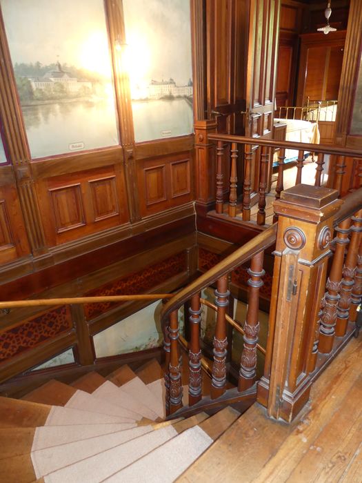 escalier, palier du 1er étage, vue partielle