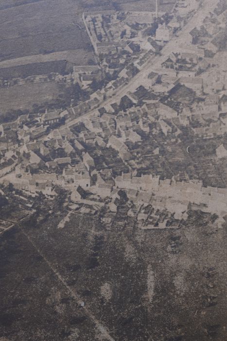 photographie : Vue Aérostatique de Bellême, détail - © Ministère de la Culture (France), Direction Régionale des Affaires Culturelles de Normandie – Tous droits réservés 