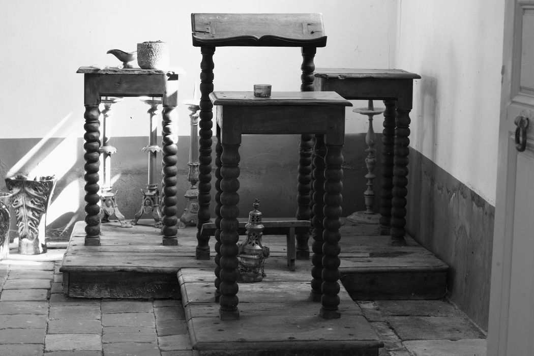 lutrin (pupitre de chantre), tabourets d'église (tabourets d'enfants de choeur) - © Ministère de la Culture (France), Direction Régionale des Affaires Culturelles de Normandie – Tous droits réservés 