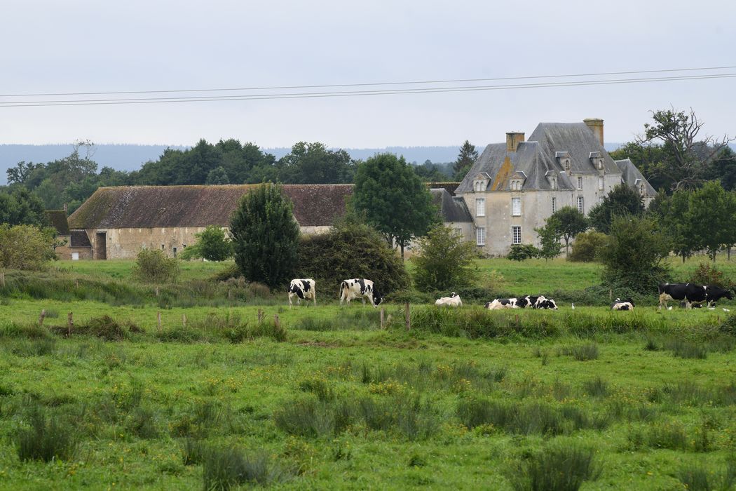 vue générale du château dans son environnement depuis le Nord-Est