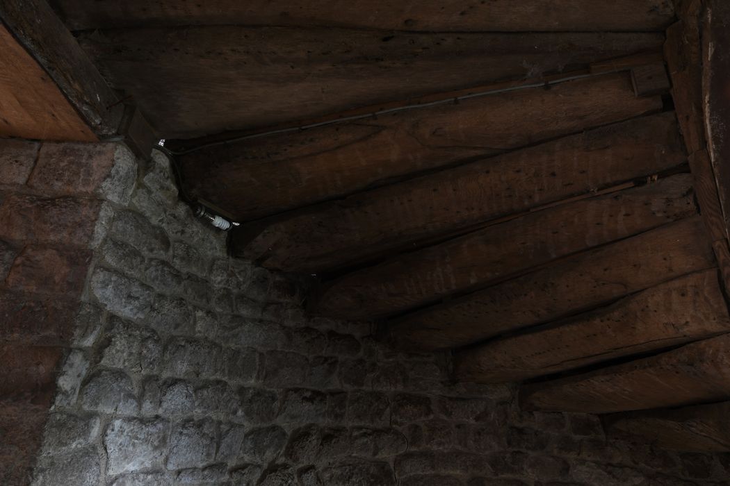 escalier à vis, revers des marches, vue partielle