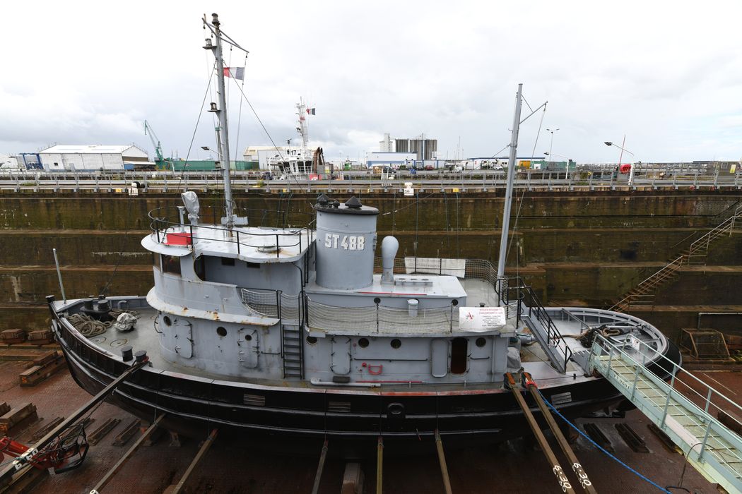 bateau de service, remorqueur portuaire U.S.S.T. 488, ex ST8 - © Ministère de la Culture (France), Direction Régionale des Affaires Culturelles de Normandie – Tous droits réservés 