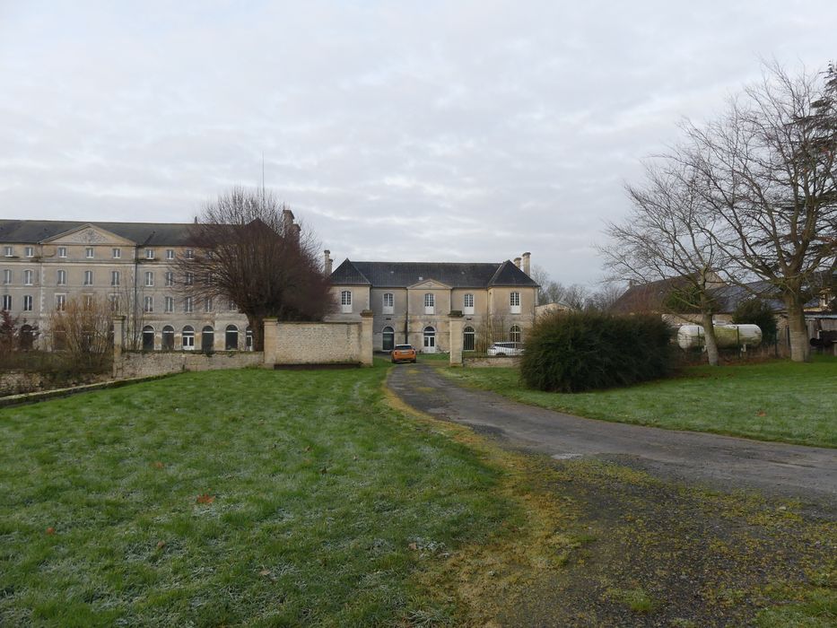 bâtiment nord abritant les anciens réfectoires et la bibliothèque, façade est