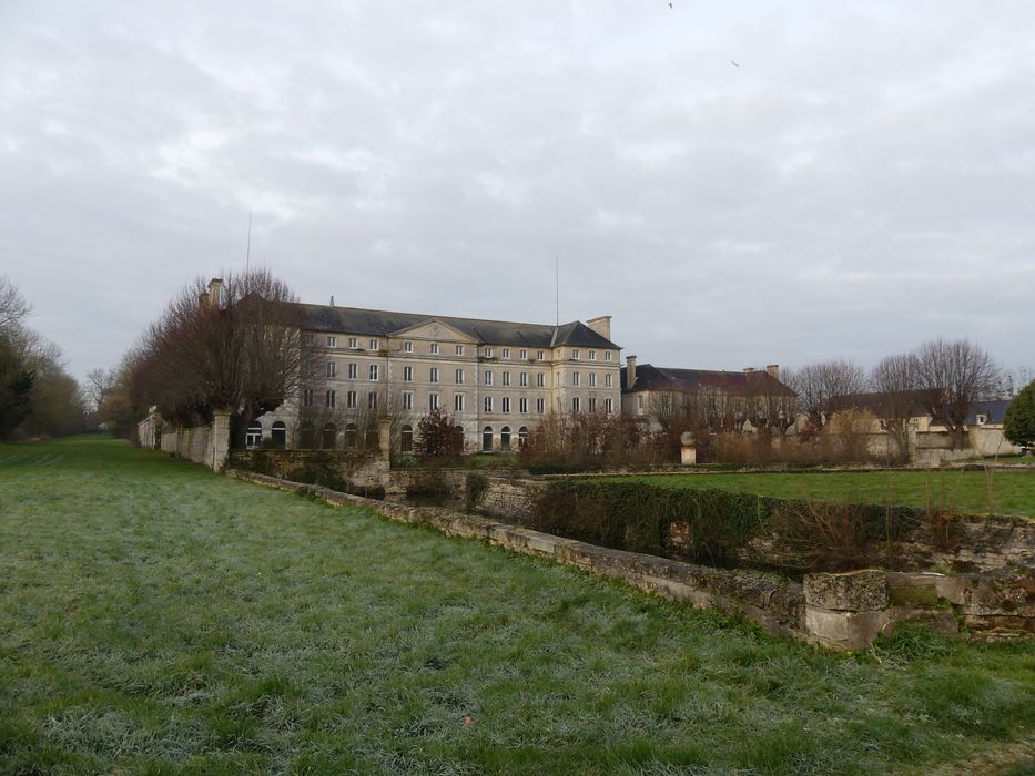 vue générale du séminaire dans son environnement depuis l’Est