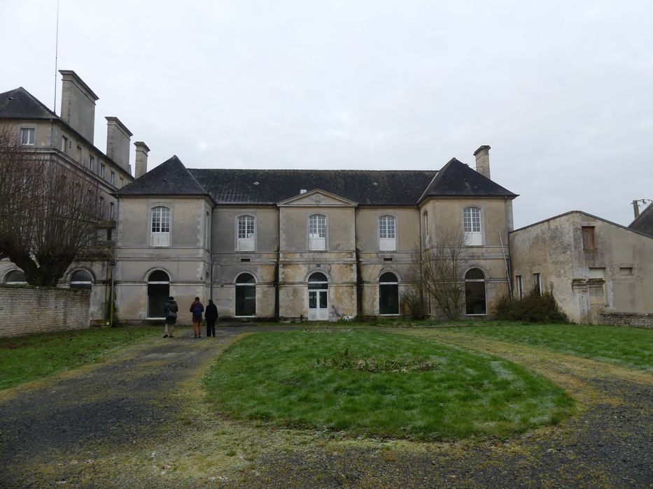 bâtiment nord abritant les anciens réfectoires et la bibliothèque, façade est