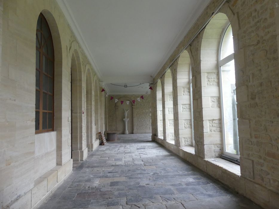 séminaire, galerie ouest