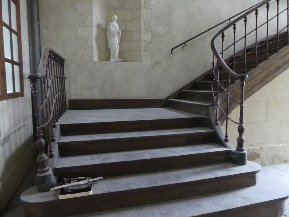 séminaire, escalier monumental, vue partielle