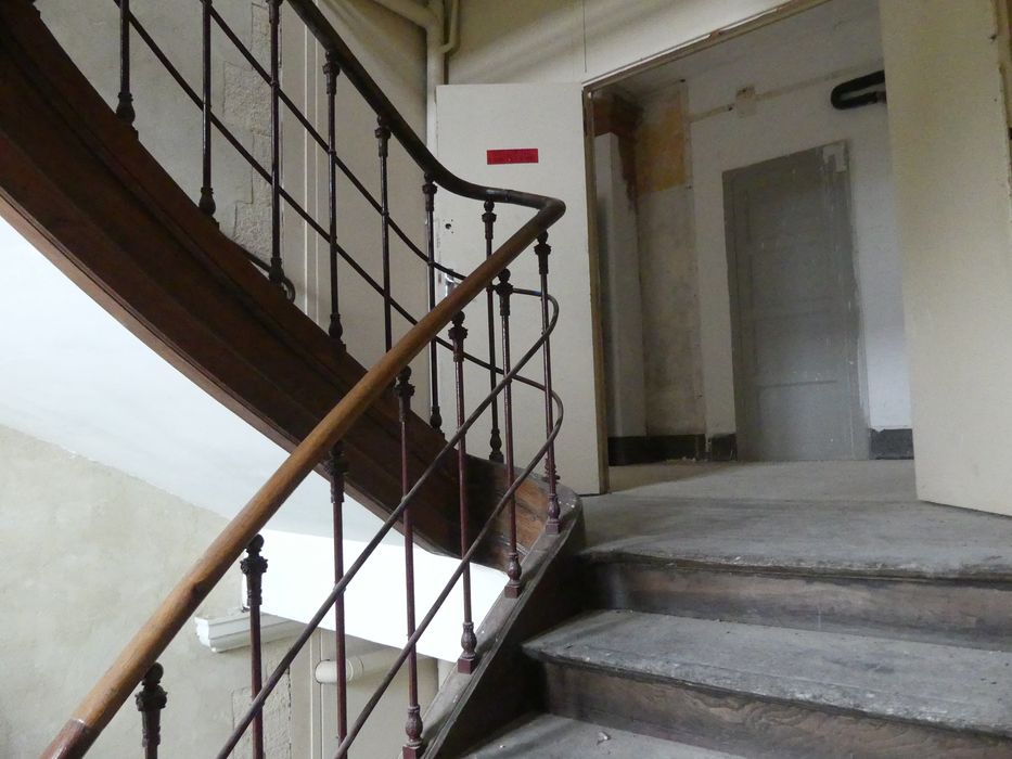 séminaire, escalier monumental, vue partielle