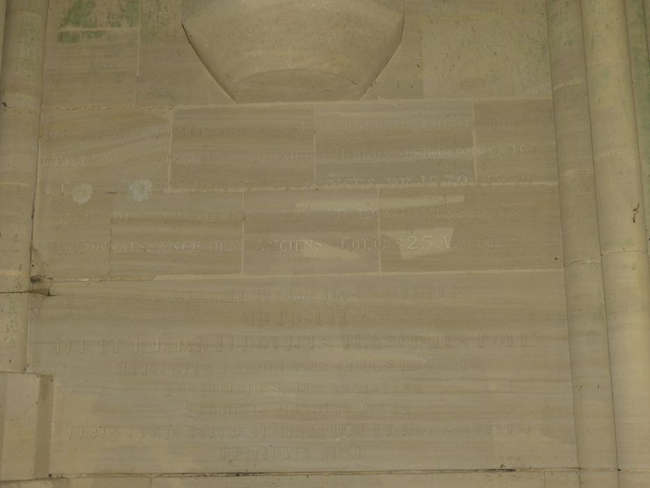 église, nef, détail d’une inscription