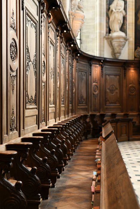 Chaire à prêcher, stalles, lambris de hauteur