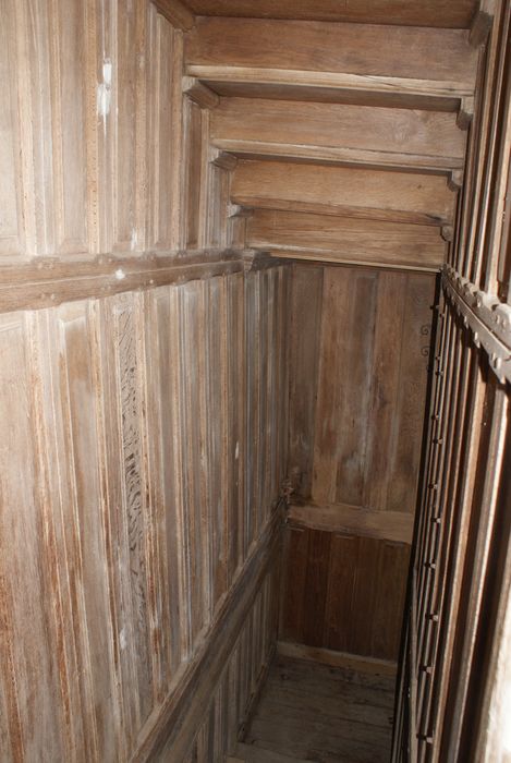 lambris de revêtement de l’escalier