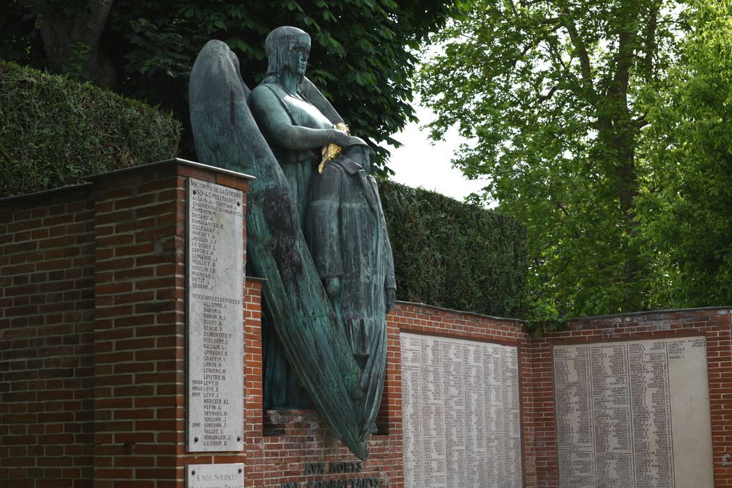 vue partielle du monument