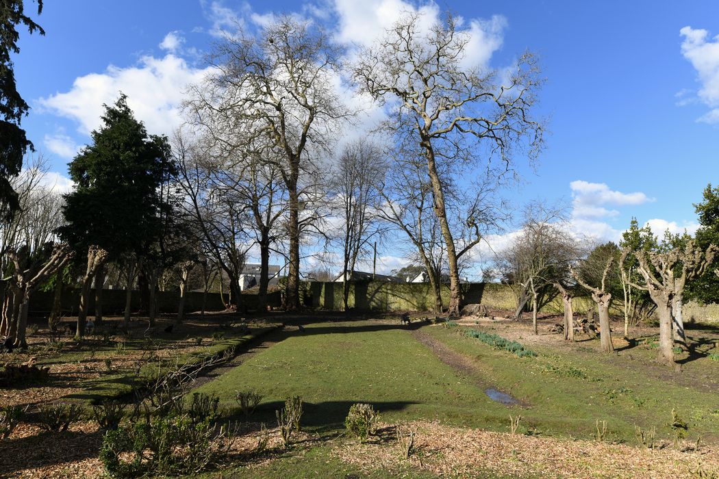 jardin en terrasse à l’Ouest de la cour d’honneur