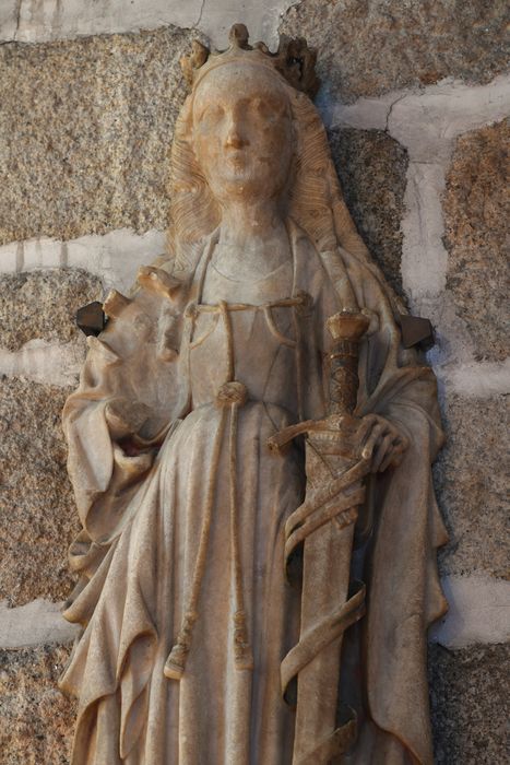Haut-relief : Sainte Catherine d'Alexandrie, vue partielle