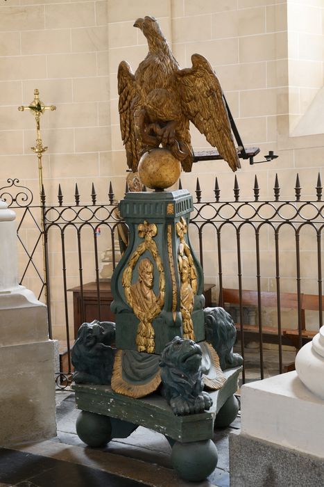 Aigle-lutrin