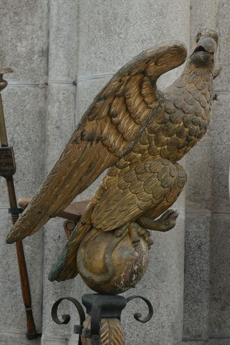 aigle-lutrin, vue partielle