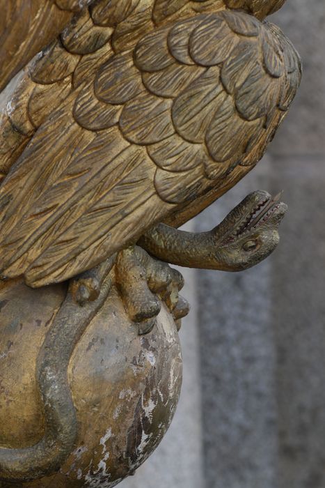aigle-lutrin, détail