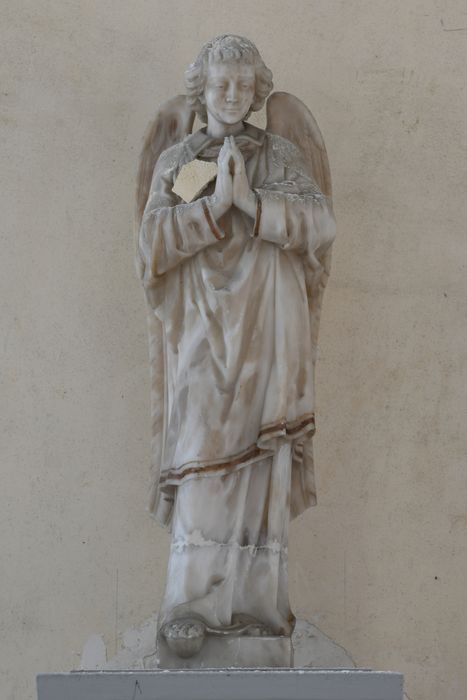 statue (statuette) : Ange tenant un phylactère