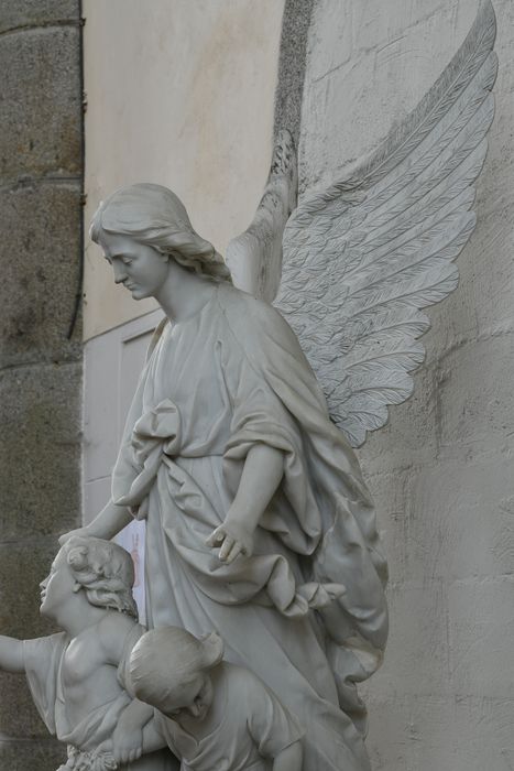 groupe sculpté : Ange gardien conduisant les âmes, vue partielle