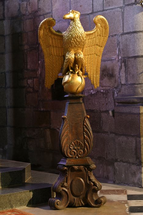Aigle-lutrin