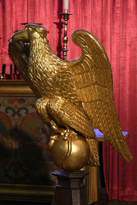 Aigle-lutrin, vue partielle
