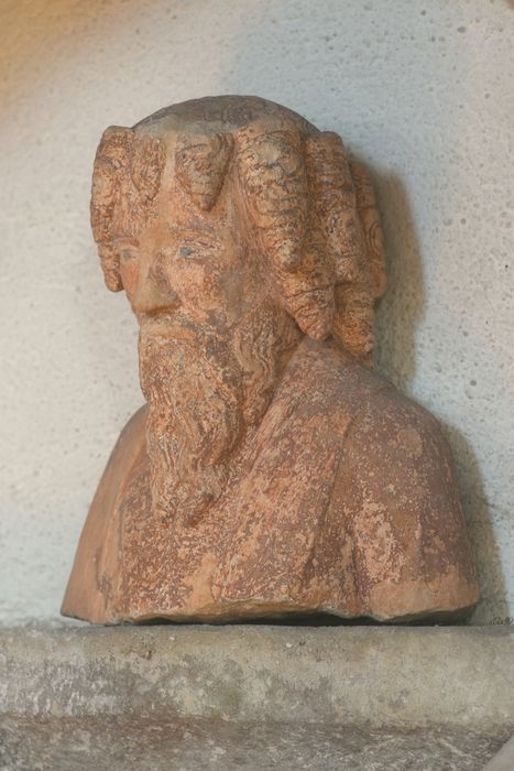 fragment de statue : Buste de saint ermite ou prophète
