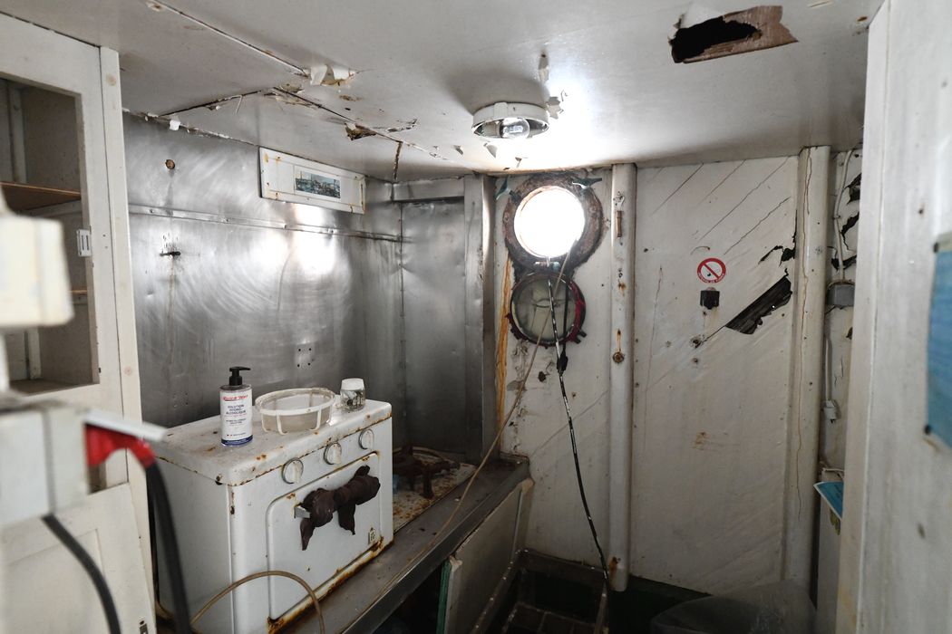 bateau de pêche (chalutier de pêche) dit Jacques-Louise