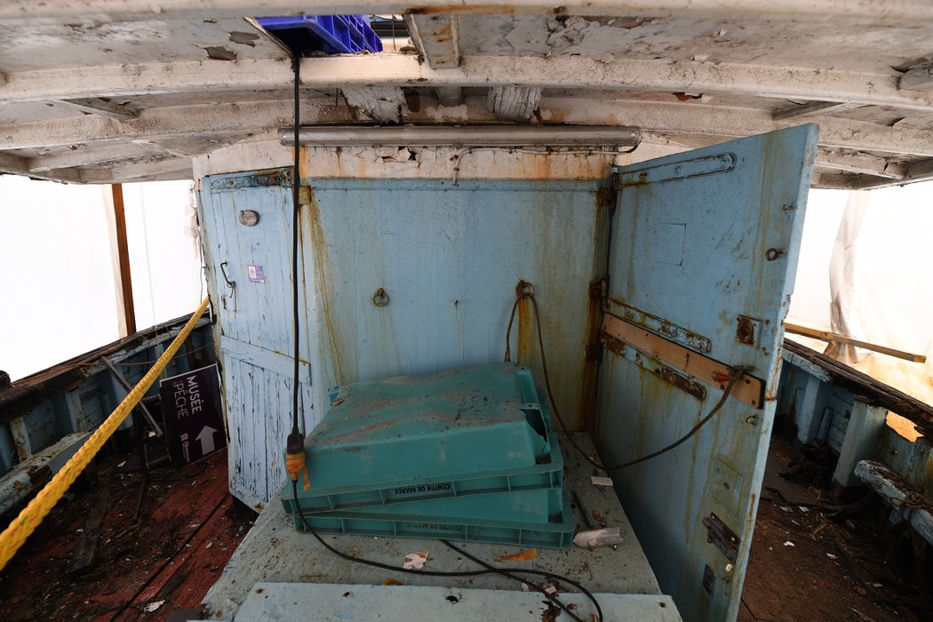 bateau de pêche (chalutier de pêche) dit Jacques-Louise