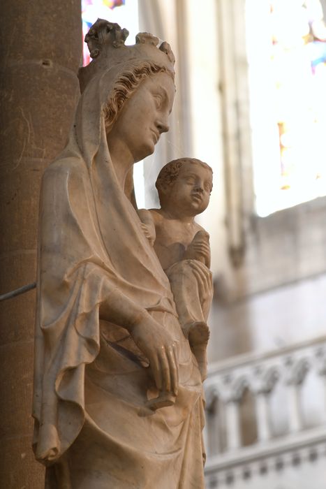 statue (grandeur nature) : Vierge à l'Enfant, vue partielle