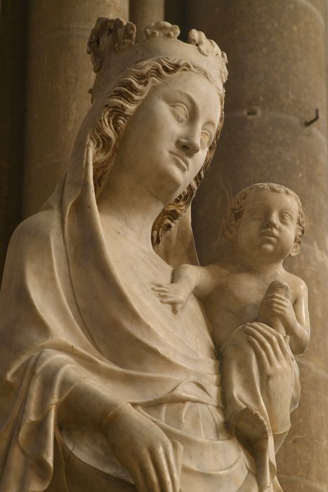 statue (grandeur nature) : Vierge à l'Enfant, vue partielle