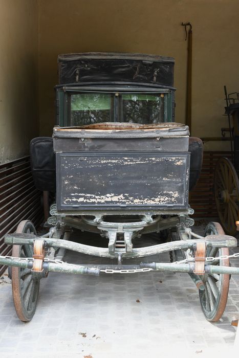voiture hippomobile : coupé de poste dit dormeuse