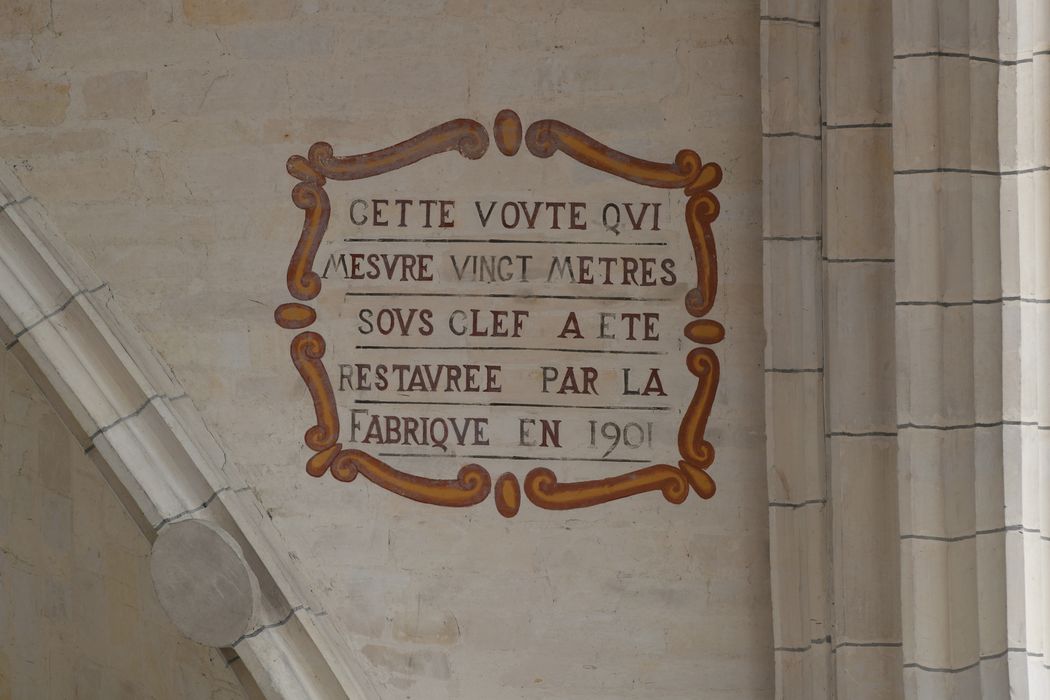 voûte de la croisée du transept, détail de l’inscription