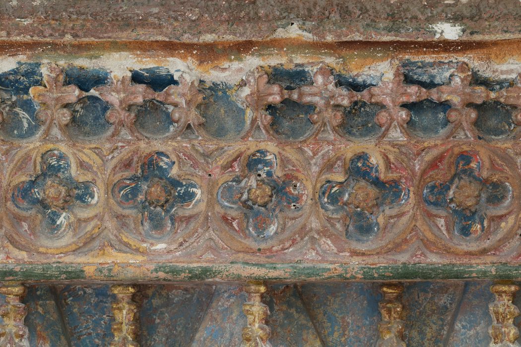 bas-relief : Le Christ entouré des douze apôtres, détail de l’encadrement