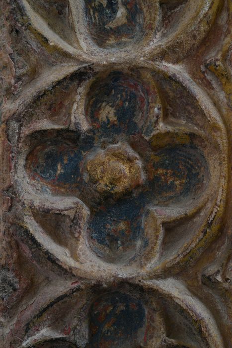 bas-relief : Le Christ entouré des douze apôtres, détail de l’encadrement