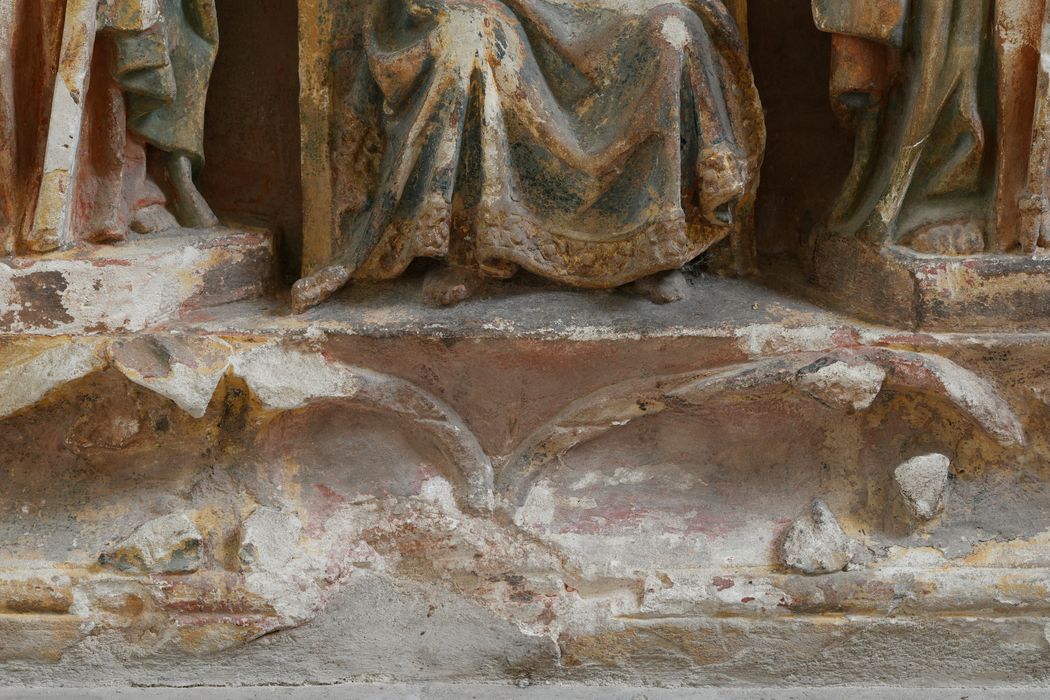 bas-relief : Le Christ entouré des douze apôtres, détail de l’encadrement