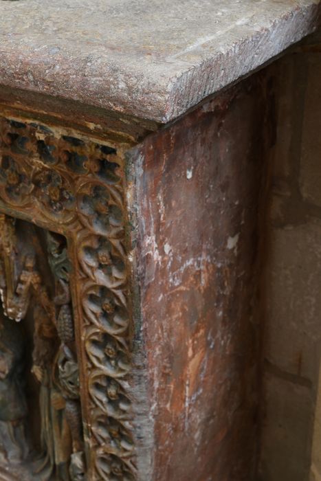 bas-relief : Le Christ entouré des douze apôtres, détail de l’encadrement