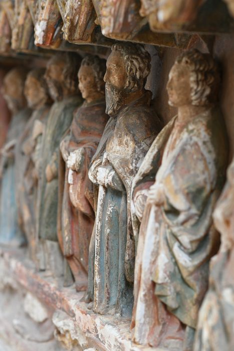 bas-relief : Le Christ entouré des douze apôtres, détail des statuettes