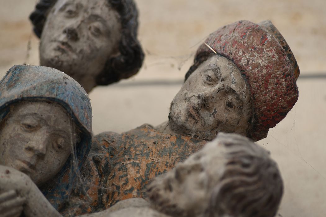 bas-relief : La Mise au tombeau, détail