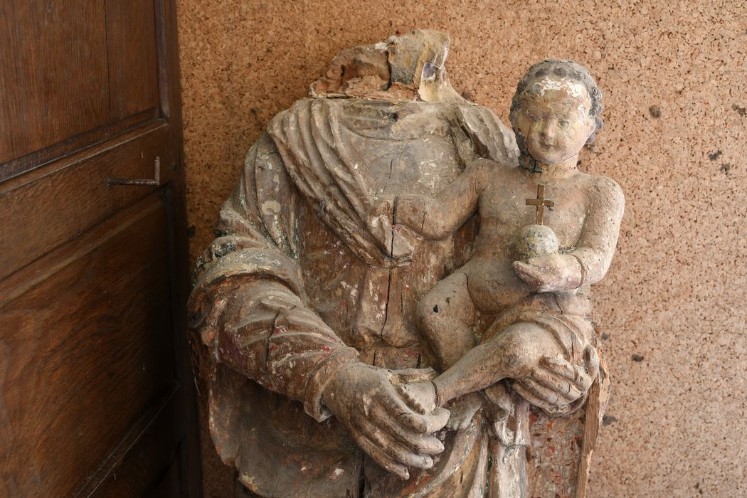statue : Vierge à l'Enfant, vue partielle