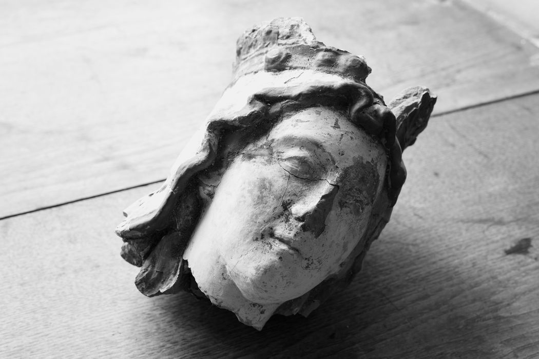 statue : Vierge à l'Enfant, détail du visage de la Vierge