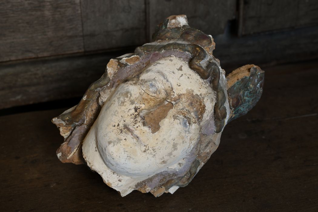 statue : Vierge à l'Enfant, détail du visage de la Vierge