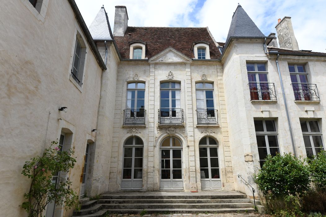 façade sud-est sur la cour d’honneur