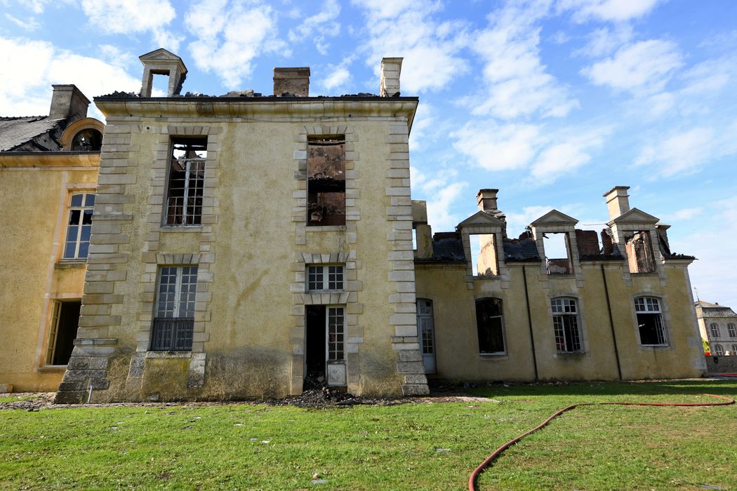 façade nord-est, vue partielle