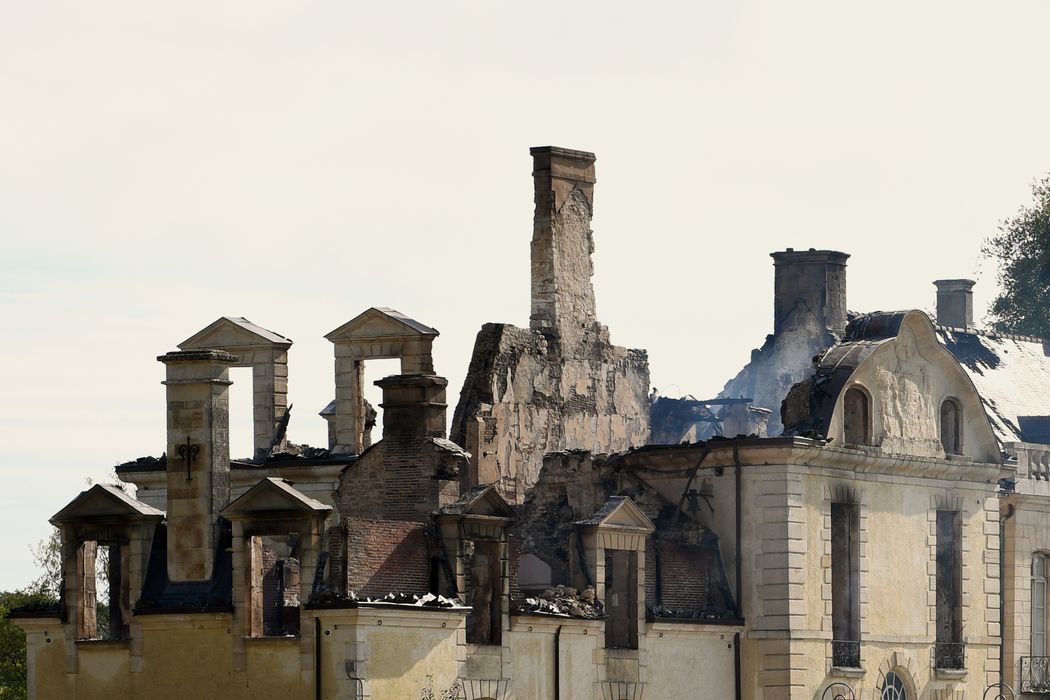 vue générale des toitures sinistrées de la partie nord