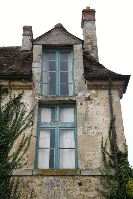 façade nord-est, vue partielle