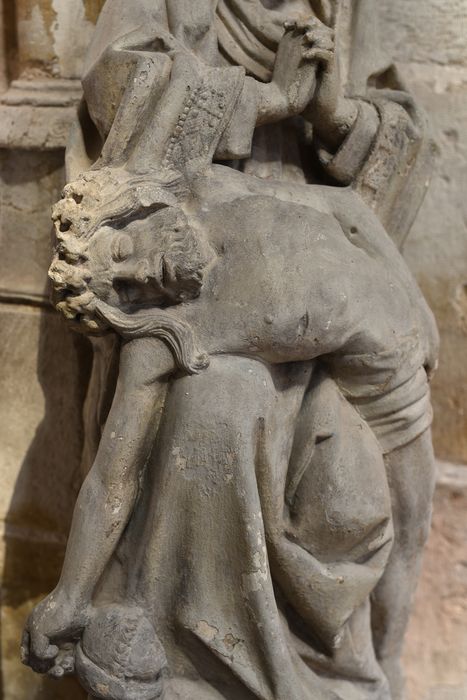 groupe sculpté : Vierge de Pitié, vue partielle