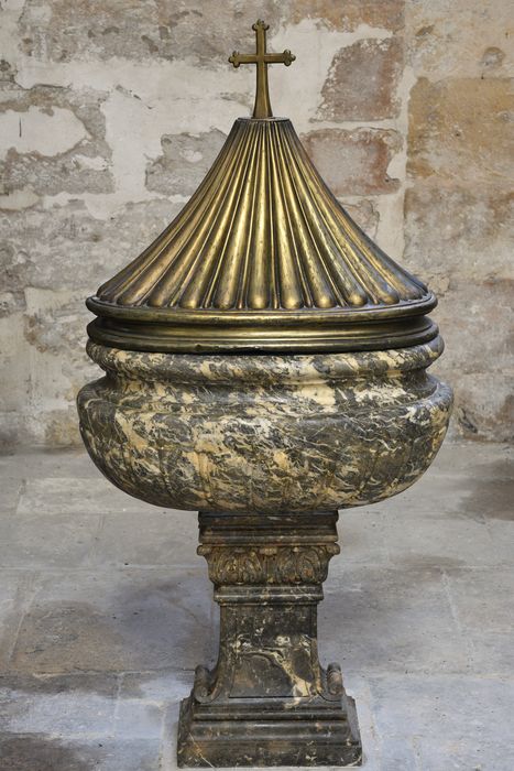 Fonts baptismaux et leur couvercle de style Louis XVI
